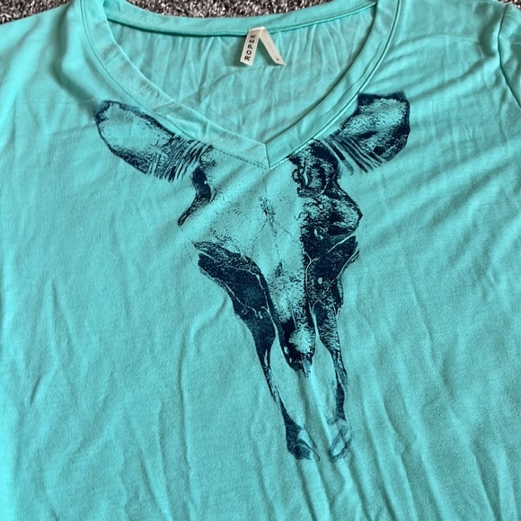 Cute tie front skull v neck tee - Picture 3 of 3